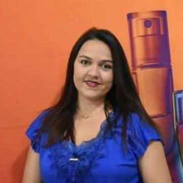 Beatriz Caroline 